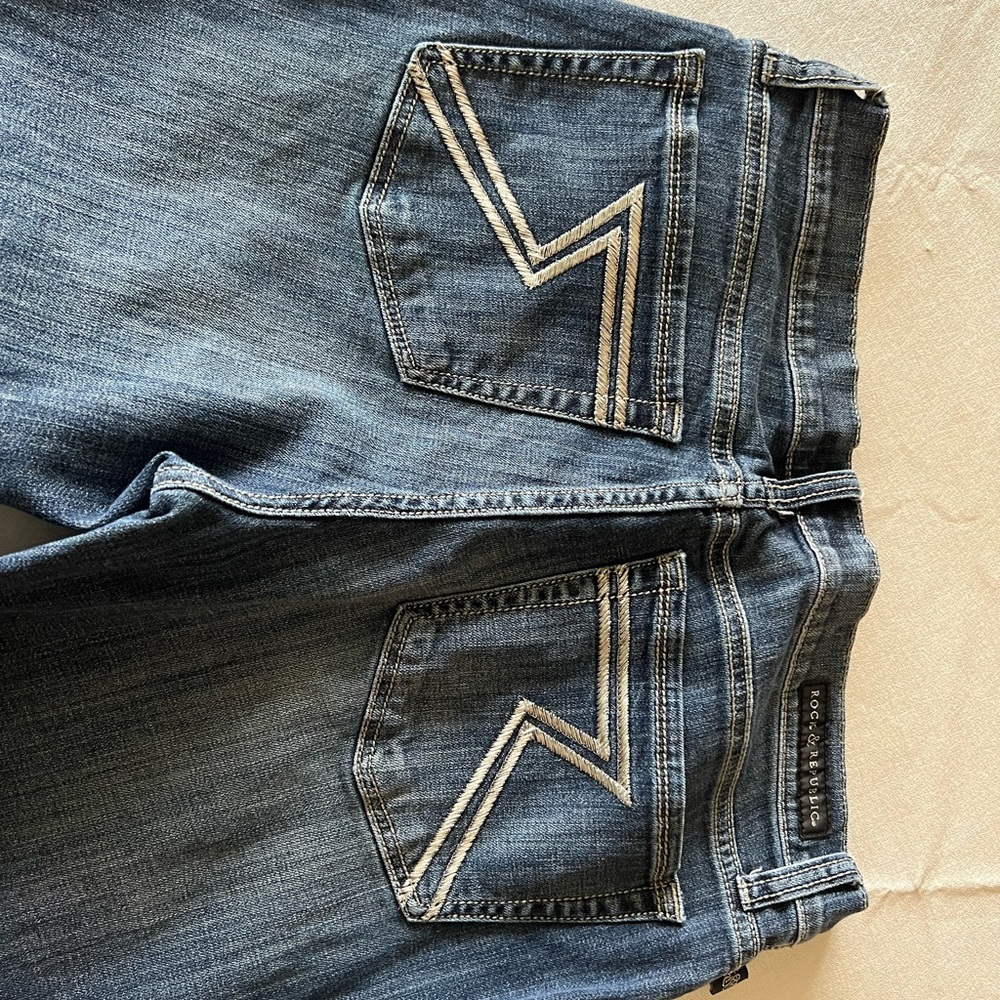 Rock and Republic Kendall cropped jeans; size 14